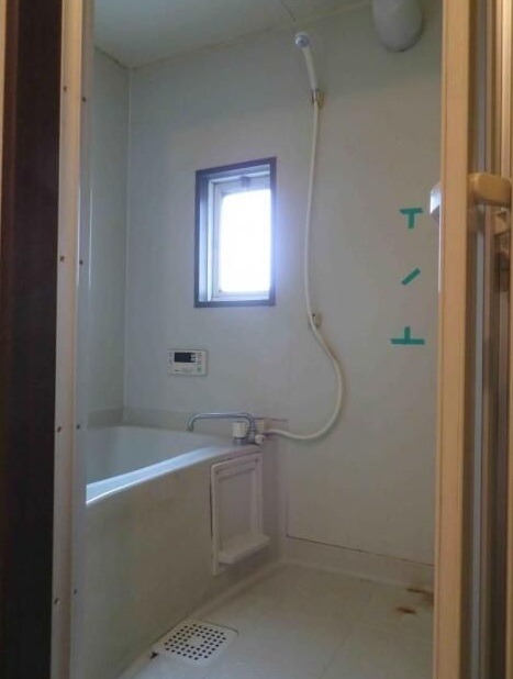 ��ʌ�����s�厚�ˍ�̃A�p�[�g�̃o�X