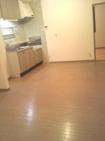 ��ʌ��������܎s�΋�n��P���ڂ̃A�p�[�g�̋��ԁE���r���O