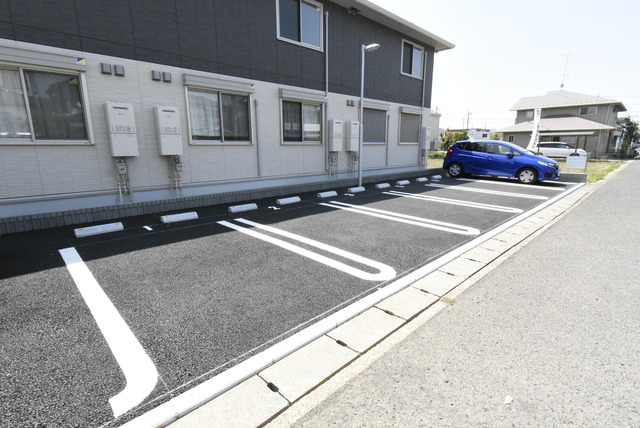 ��ʌ��@�c�s���V�h�U���ڂ̃A�p�[�g�̒��ԏ�