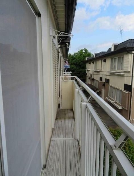 ��ʌ�����s�厚�ˍ�̃A�p�[�g�̃o���R�j�[