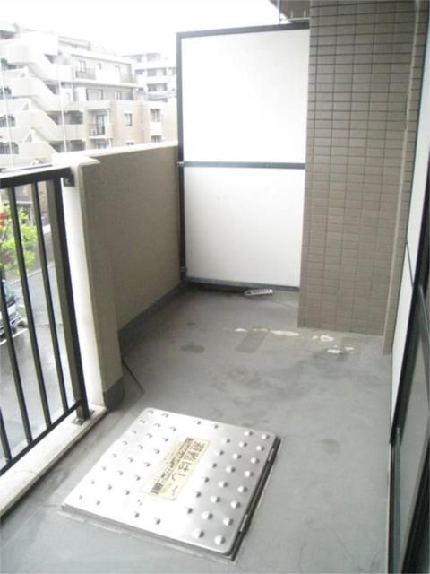 ��ʌ�����s������T���ڂ̃}���V�����̃o���R�j�[