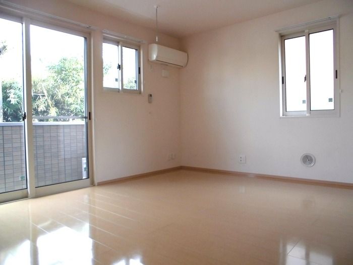 ��ʌ������s�ٓV�P���ڂ̃A�p�[�g�̋��ԁE���r���O