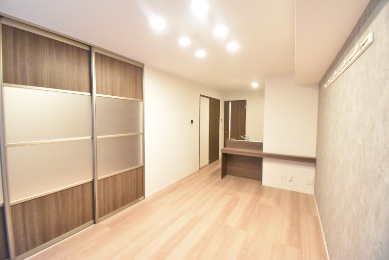 ��ʌ��������܎s��{��y�蒬�R���ڂ̃A�p�[�g�̋��ԁE���r���O