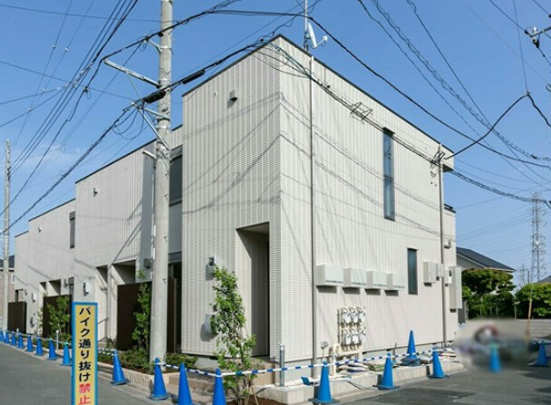 ��ʌ�����s�厚��1360-2�̃}���V�����̌����O��