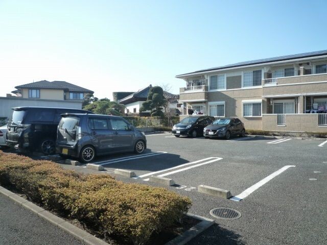 ��ʌ��k�����S�ɓޒ����h��S���ڂ̃A�p�[�g�̒��ԏ�