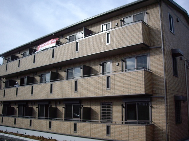 ��ʌ��������܎s����厚�w��̕ʏ�348-1�̃A�p�[�g�̌����O��