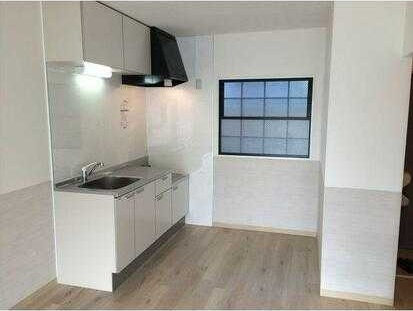 ��ʌ�����s�厚�ؑ]�C�̃A�p�[�g�̃L�b�`��