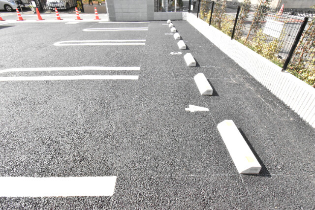 ��ʌ������s�������̃A�p�[�g�̒��ԏ�