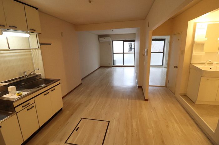 ��ʌ��������܎s�΋擌�Y�a�Q���ڂ̃A�p�[�g�̋��ԁE���r���O