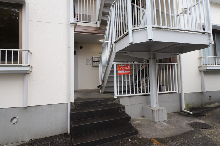 ��ʌ��������܎s�΋擌�Y�a�Q���ڂ̃A�p�[�g�̃G���g�����X