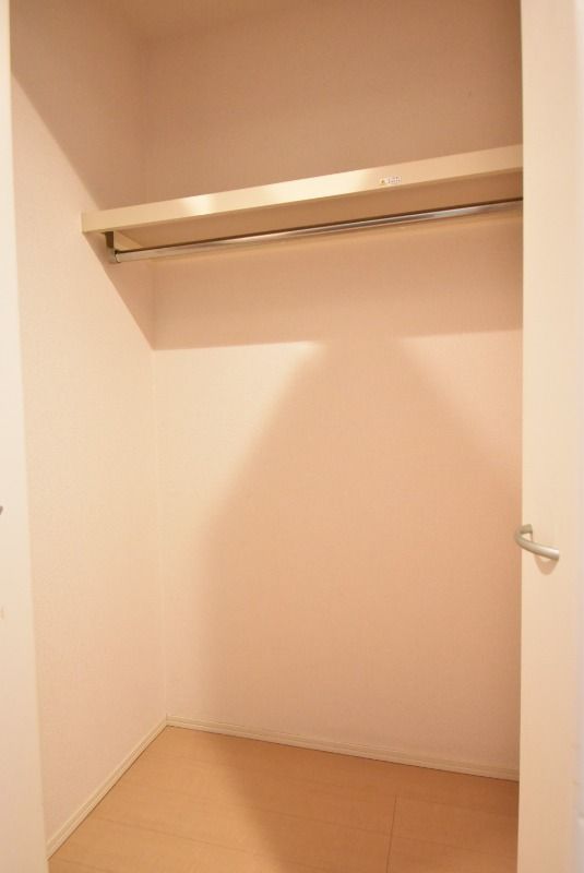 ��ʌ�����s�厚�ΐ_�̃A�p�[�g�̎��[