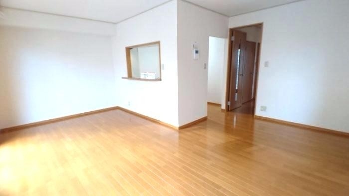 ��ʌ��������܎s�΋�厚�O���̃e���X�n�E�X�̋��ԁE���r���O