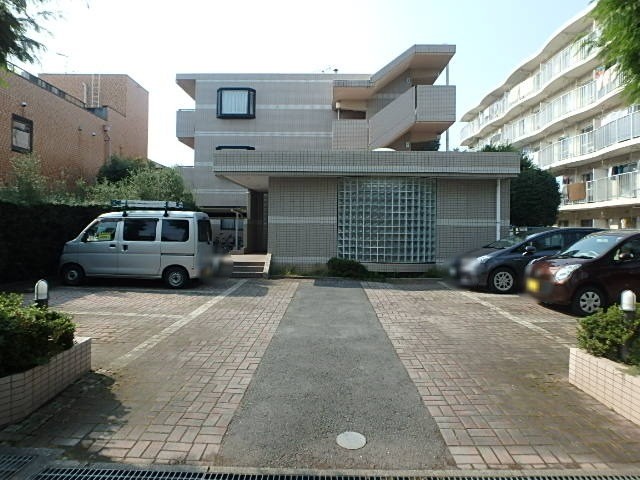 ��ʌ��������܎s�������a�c���Q���ڂ̃}���V�����̒��ԏ�