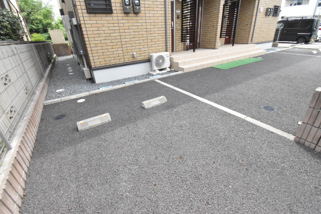 ��ʌ��������܎s�΋挴�R�Q���ڂ̃A�p�[�g�̒��ԏ�