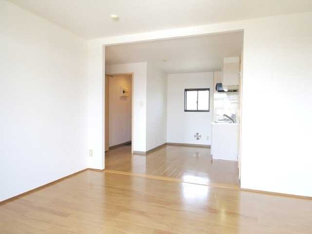 ��ʌ�����s�����R���ڂ̃A�p�[�g�̋��ԁE���r���O