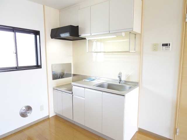 ��ʌ�����s�����R���ڂ̃A�p�[�g�̃L�b�`��