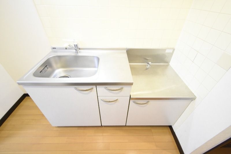 ��ʌ��������܎s�������a�c���P���ڂ̃A�p�[�g�̃L�b�`��