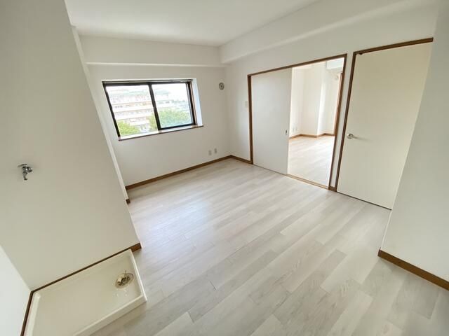 ��ʌ�����s�k����Q���ڂ̃}���V�����̋��ԁE���r���O