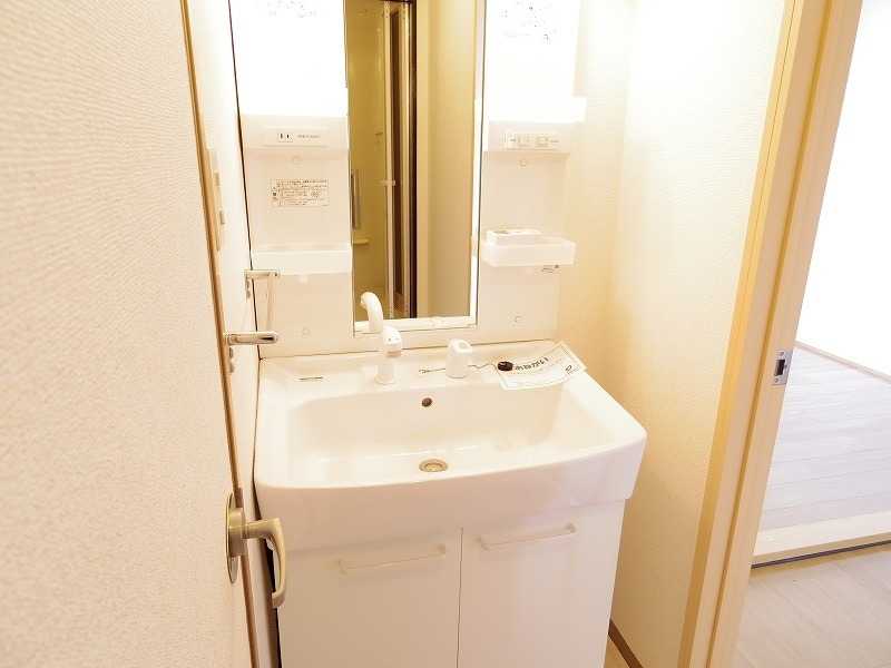 ��ʌ�����s�����R���ڂ̃A�p�[�g�̐��ʏ�