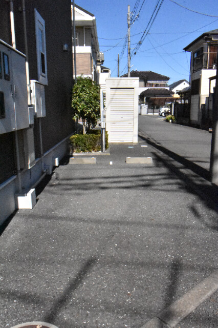 ��ʌ�����s�厚���s�̃A�p�[�g�̒��ԏ�