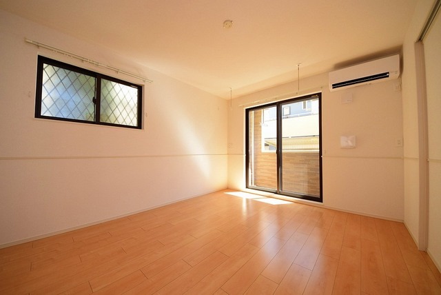 ��ʌ�����s������U���ڂ̃A�p�[�g�̋��ԁE���r���O