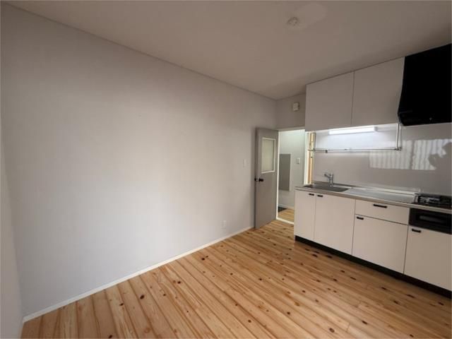 ��ʌ�����s������P���ڂ̃A�p�[�g�̋����E���r���O