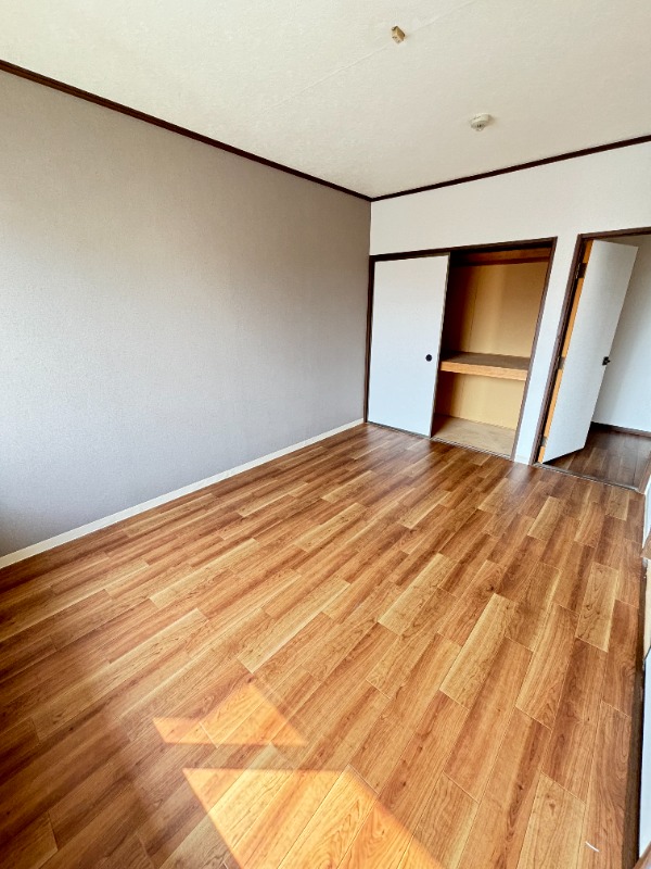 ��ʌ��������܎s����厚���m��̃A�p�[�g�̋��ԁE���r���O