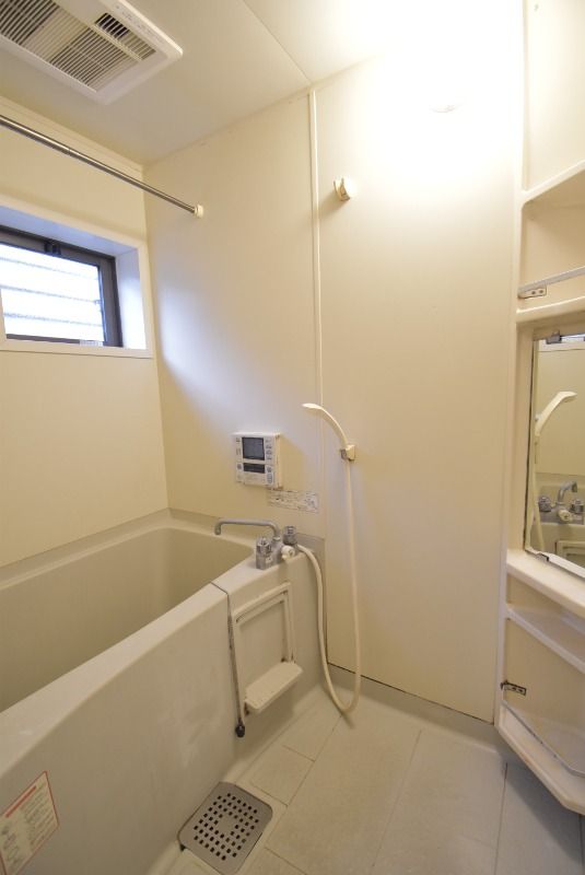 ��ʌ��������܎s����O���U���ڂ̃e���X�n�E�X�̃o�X