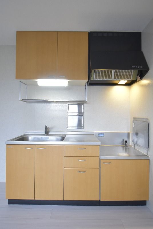 ��ʌ��������܎s����O���U���ڂ̃e���X�n�E�X�̃L�b�`��