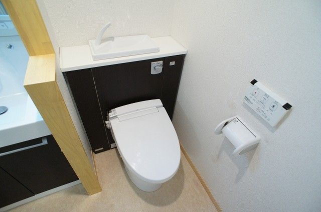 ��ʌ�����s�씵���J�T���ڂ̃}���V�����̃g�C��