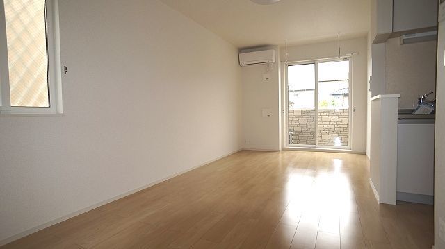 ��ʌ��k�����S�ɓޒ��h�S���ڂ̃A�p�[�g�̋��ԁE���r���O