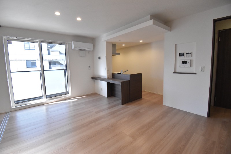 ��ʌ��z�J�s��z�J�R���ڂ̃A�p�[�g�̋��ԁE���r���O