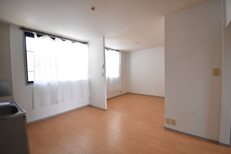 ��ʌ��������܎s�k��������Q���ڂ̃A�p�[�g�̋��ԁE���r���O