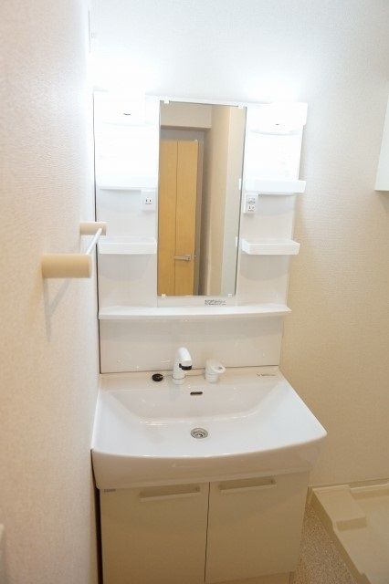 ��ʌ��k�����S�ɓޒ��厚�����̃A�p�[�g�̐��ʏ�