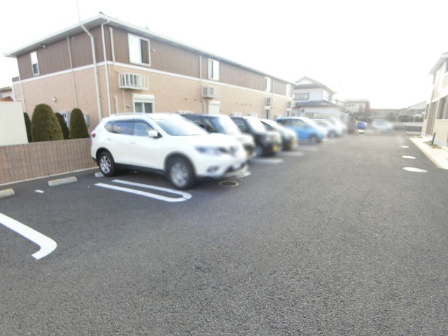 ��ʌ��k�����S�ɓޒ��厚�����̃A�p�[�g�̒��ԏ�