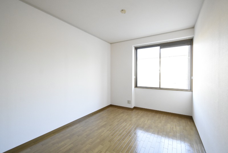 ��ʌ��������܎s�����擌��{�U���ڂ̃A�p�[�g�̂��̑������E�X�y�[�X