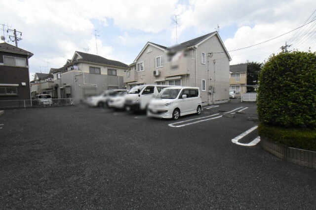 ��ʌ������s�����̃A�p�[�g�̒��ԏ�