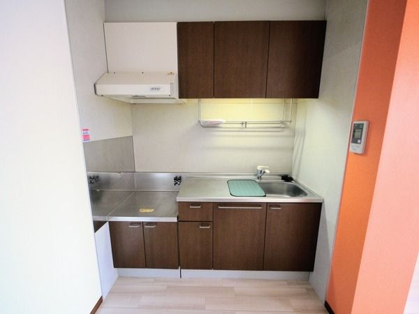 ��ʌ��������܎s�k��~�͒��̃A�p�[�g�̃L�b�`��