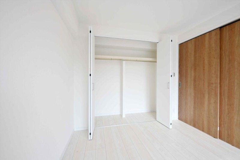 ��ʌ���z�s�厚���Ԃ̃}���V�����̎��[