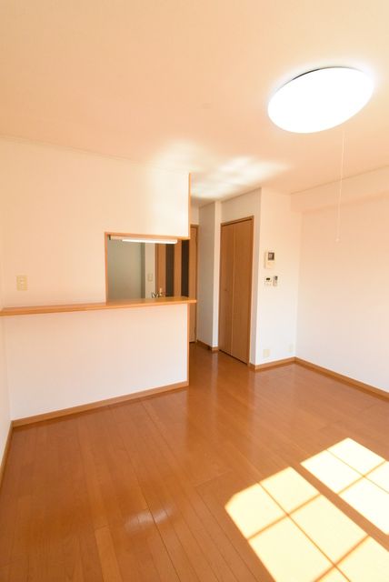 ��ʌ��������܎s������厚�䑠�̃A�p�[�g�̋����E���r���O