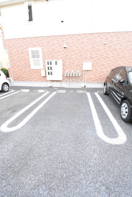 ��ʌ��������܎s������厚�䑠�̃A�p�[�g�̒��ԏ�