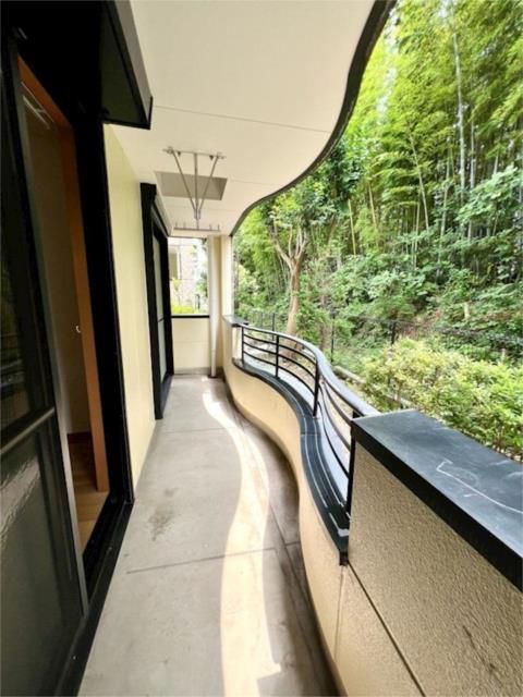 ��ʌ�����s�厚������̃}���V�����̃o���R�j�[