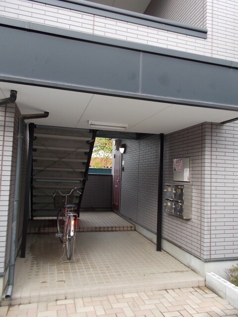 ��ʌ�����s�厚�����̃A�p�[�g�̃G���g�����X