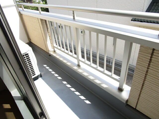 ��ʌ��������܎s��{��O���P���ڂ̃A�p�[�g�̃o���R�j�[