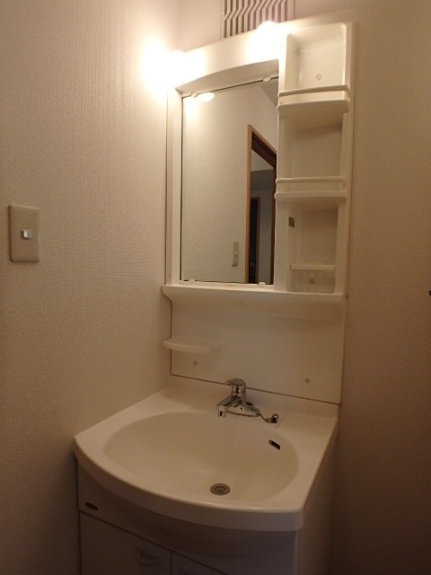 ��ʌ��������܎s��{��y�蒬�P���ڂ̃A�p�[�g�̐��ʏ�