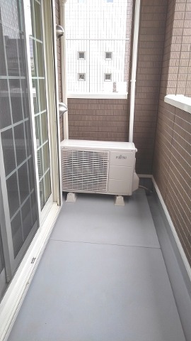 ��ʌ��������܎s�΋�厚���̃A�p�[�g�̃o���R�j�[