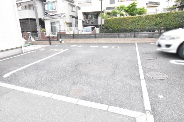 ��ʌ��������܎s�΋�厚���̃A�p�[�g�̒��ԏ�