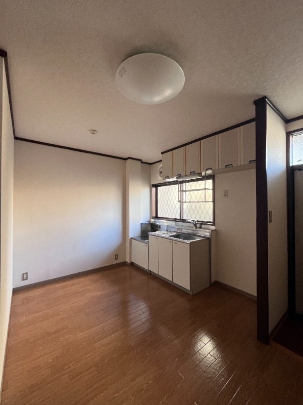 ��ʌ��@�c�s����Q���ڂ̃A�p�[�g�̋��ԁE���r���O