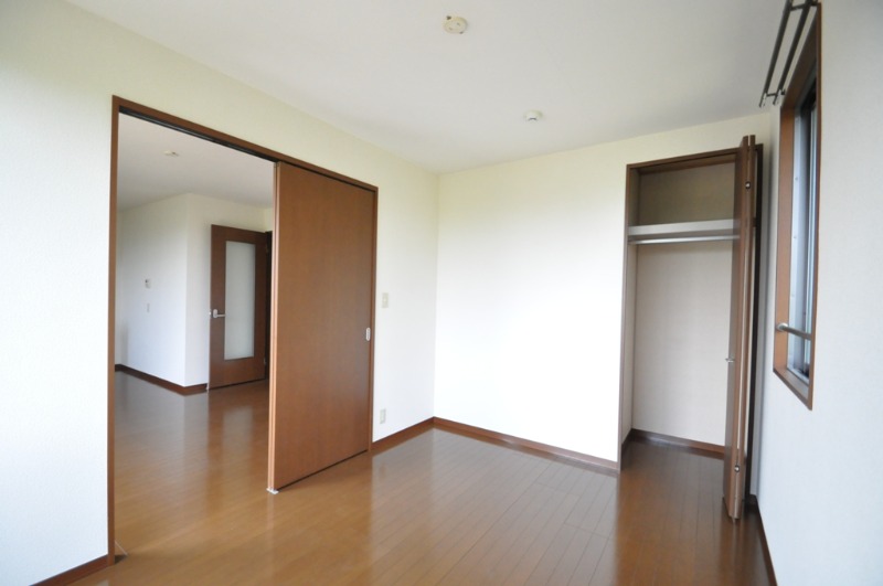 ��ʌ�����s�厚���s�̃A�p�[�g�̂��̑��ݔ�