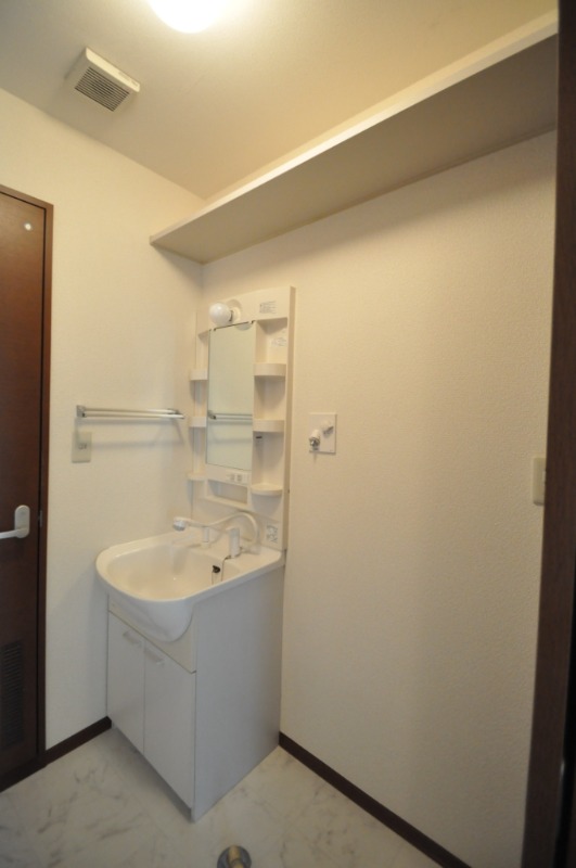 ��ʌ�����s�厚���s�̃A�p�[�g�̐��ʏ�